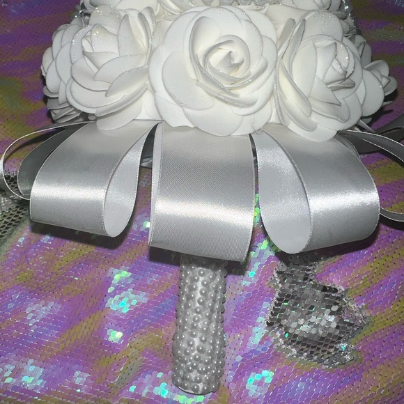 Custom Bridal Bouquet with roses Rhinestones & pearls - Picture 3 of 3
